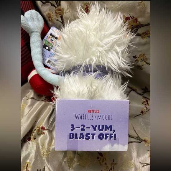 Netflix Waffles and Mochi Plush - Picture 4 of 5